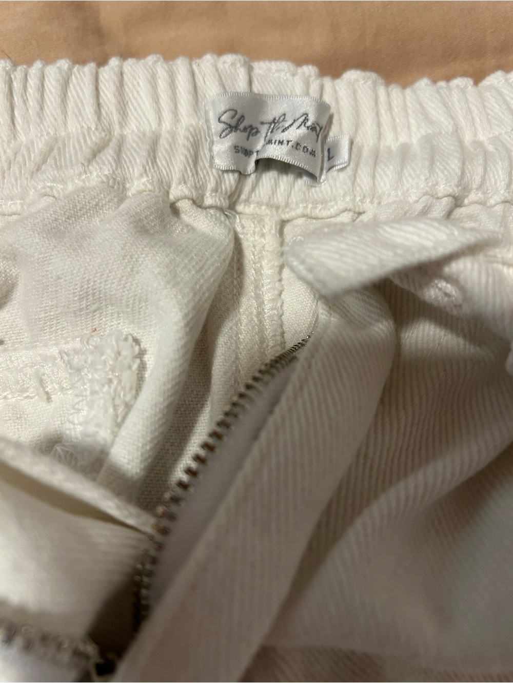 White Elastic-Waist High-Rise Shorts - Picture 4 of 4